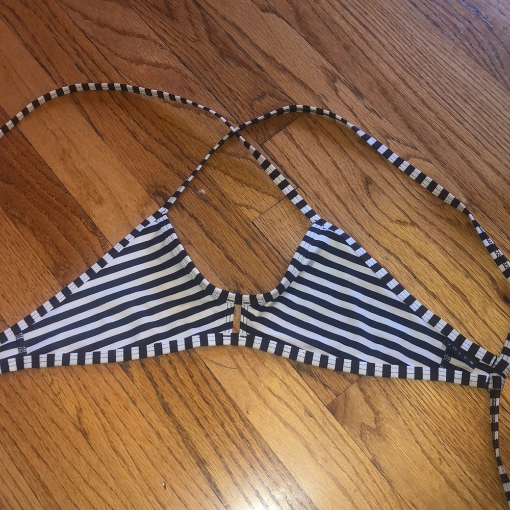 Jolyn Vent Top in Black and White Stripes